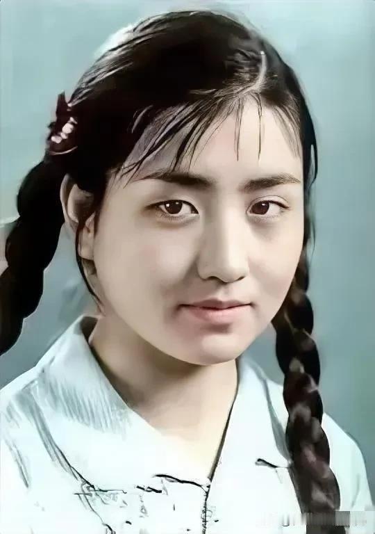 四川icon 95 岁老人出门散步，遇到 1 位 96 岁老人。唠嗑时，竟是发现