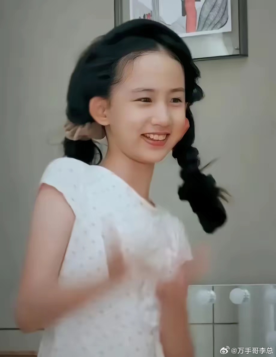 黄磊孙莉的二女儿好漂亮呀，基因太好了‼️孙莉黄磊 黄磊二女儿 在孙莉姐姐平台发布