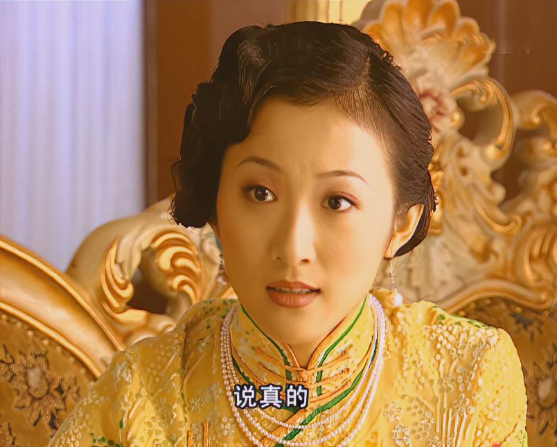 这个滤镜搭上三少奶奶的衣服，给人一种秋日午后柠檬茶的感觉。
#金粉世家#