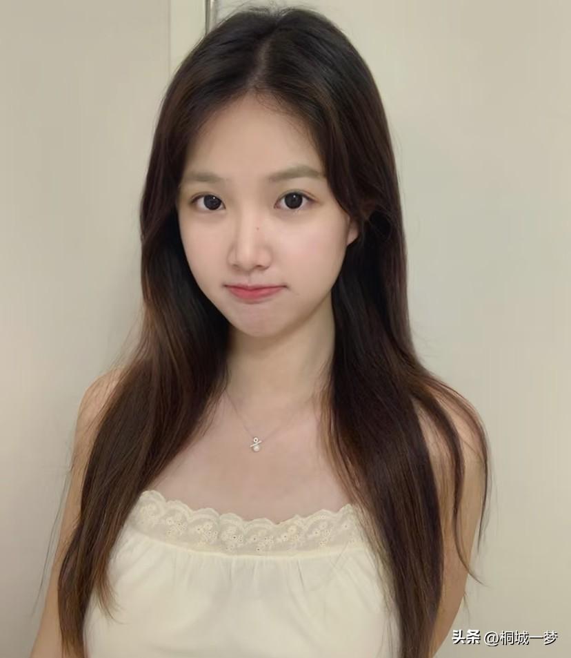 有人说
容易出轨的女人有以下几种表现
1、爱喝酒的女人
2、爱贪小便宜的女人
3