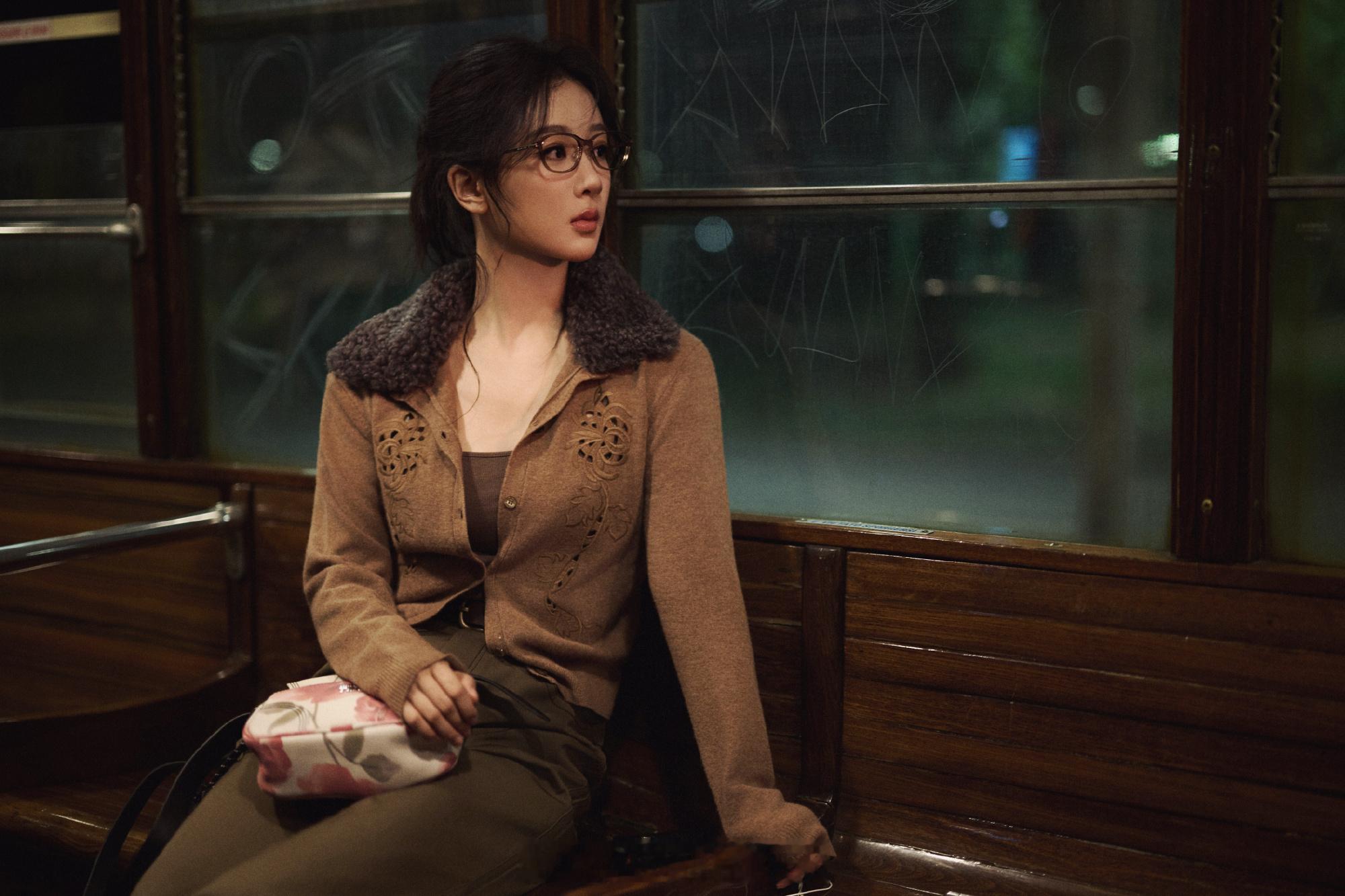 鬼塚虎品牌代言人杨紫身穿Onitsuka Tiger 2026秋冬系列出镜品牌全