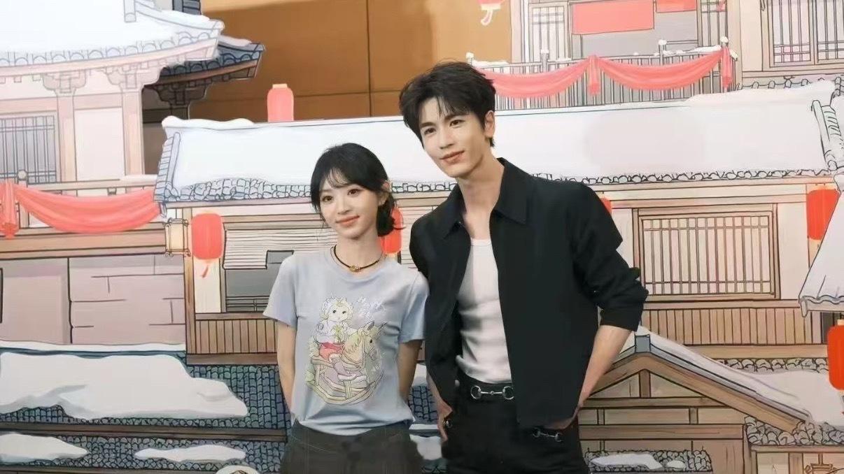 天啊合照来了！张凌赫田曦薇庆功宴同框合照张凌赫田曦薇庆功宴合影