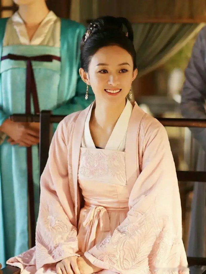 《知否》中，明兰生二胎时，顾廷烨想要个女儿，明兰才怀孕三个月，顾廷烨就开始盘算怎