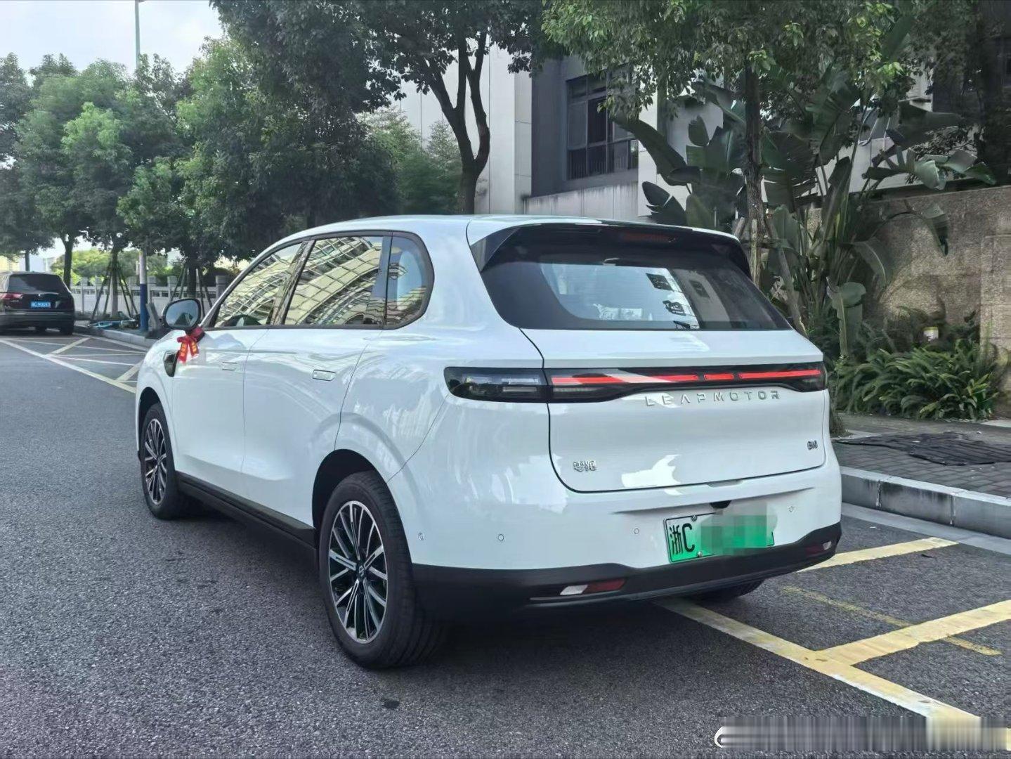 领跑B10自动510续航，指导价109800，全景天窗，电动尾门，电动真皮座椅，