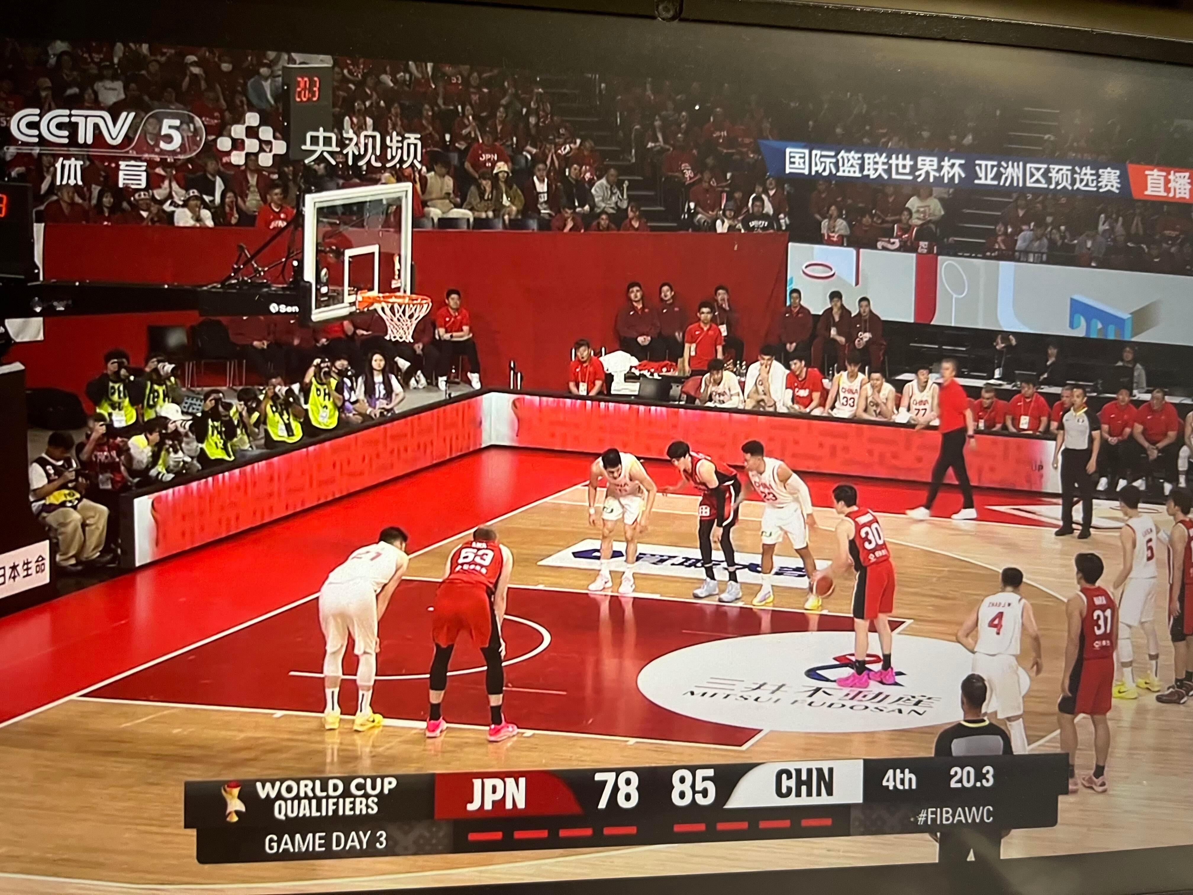 看了这么多年球，没见过这么黑的裁判！篮球不说谎！正义必胜！中国男篮反超日本中国男