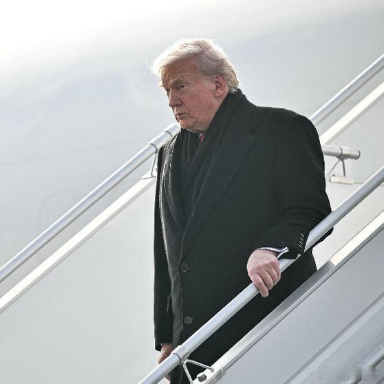 《观察｜夺岛风波中集体炮轰特朗普，欧洲这次真要硬刚美国？》当地时间2026年1月