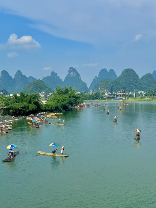 桂林阳朔🛶如何选竹筏漂流看这篇攻略就够了