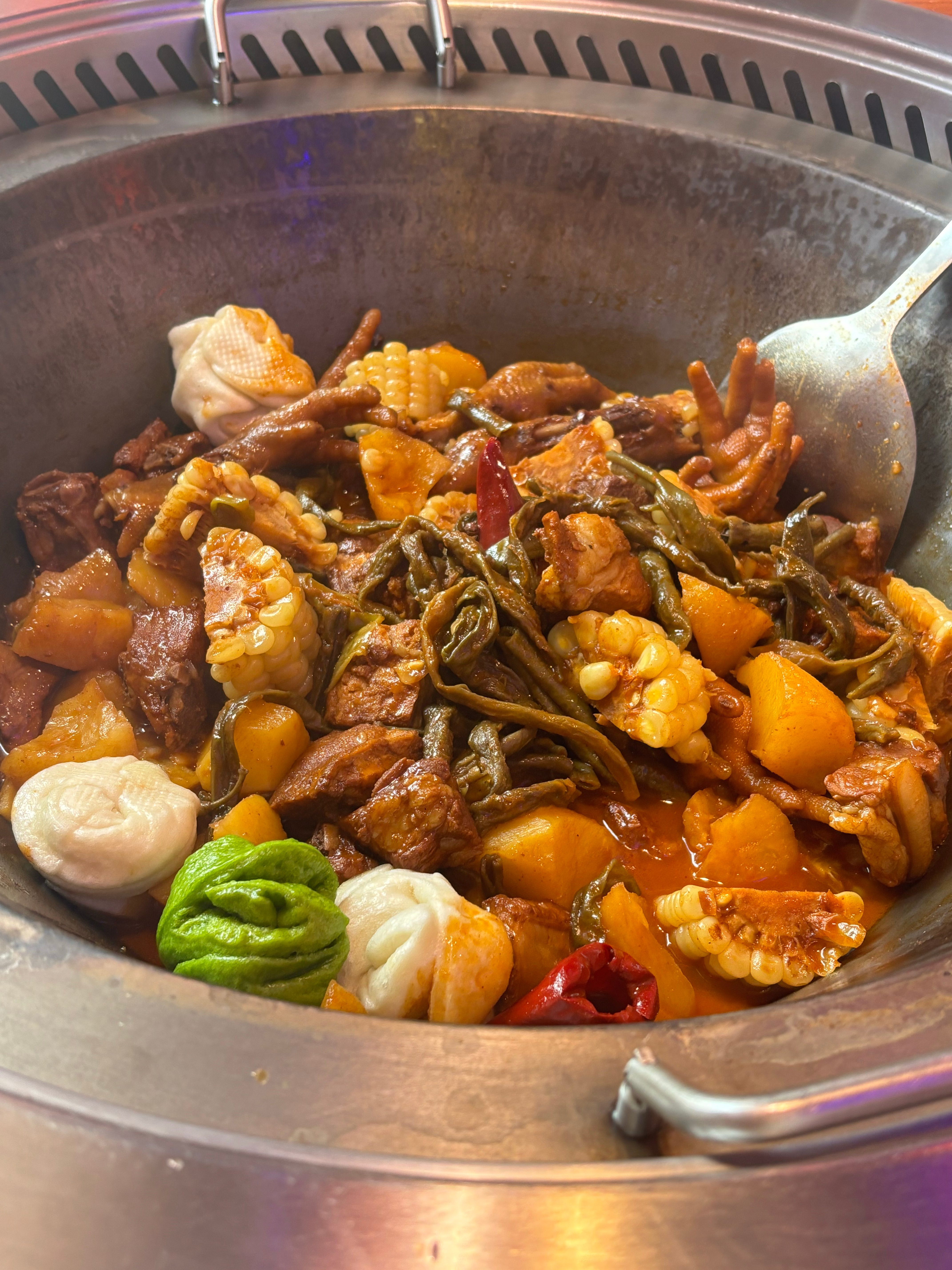 今天吃了 铁锅炖排骨太好吃了 