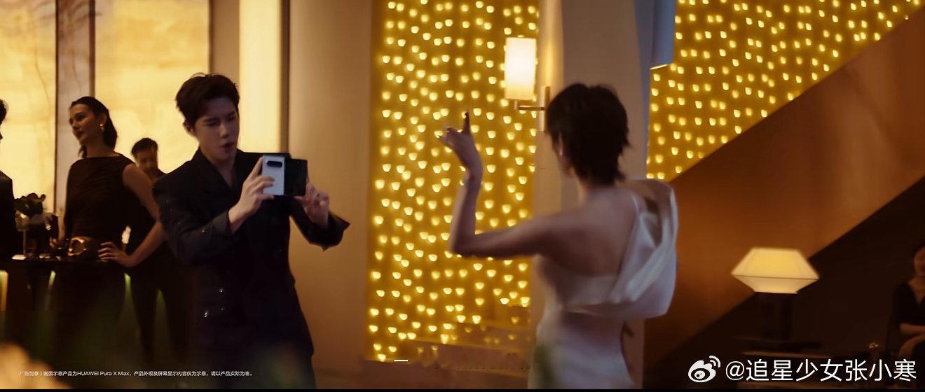 王安宇姚安娜互拍 看他俩互拍感觉像看两个好朋友在玩，一个摆姿势一个按快门，画面太