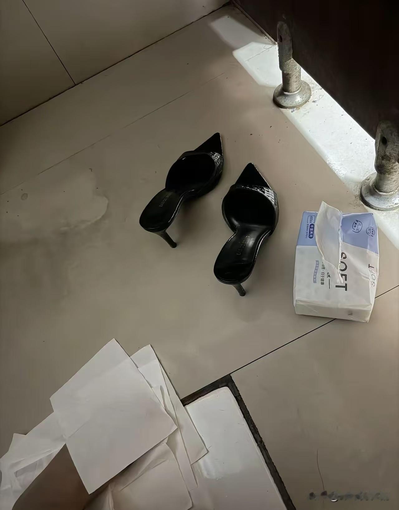 老娘上个厕所
真是无语了