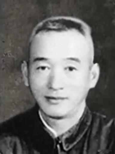 放弃排长职务冲往前线！18岁当兵养猪，他用实战书写军人本色
 
孙玉奎是黑龙江双