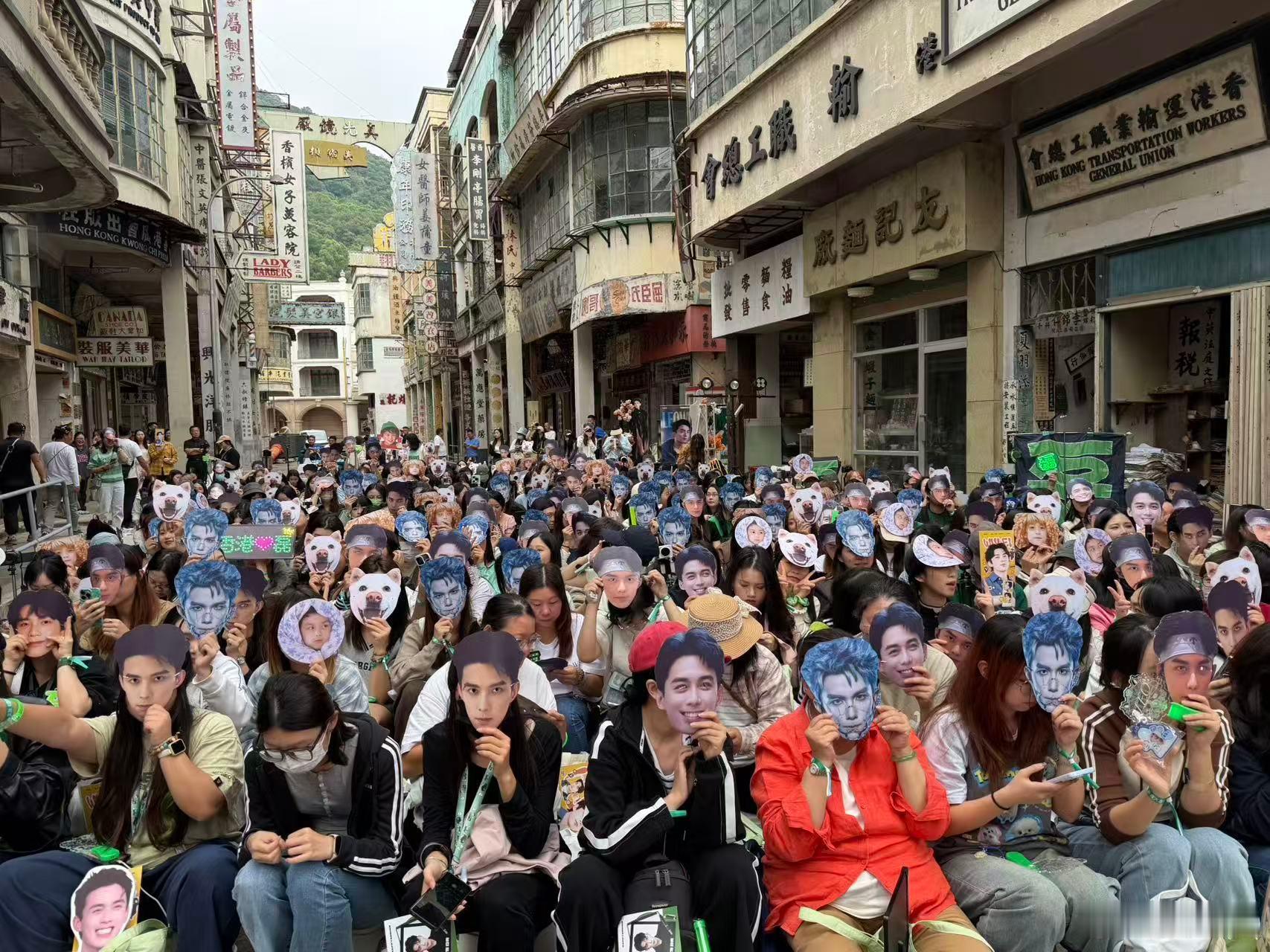 吴磊杀青完看见一大群吴磊喜欢吴磊最值得的地方，在于你永远不会感受到失落的心情 ​