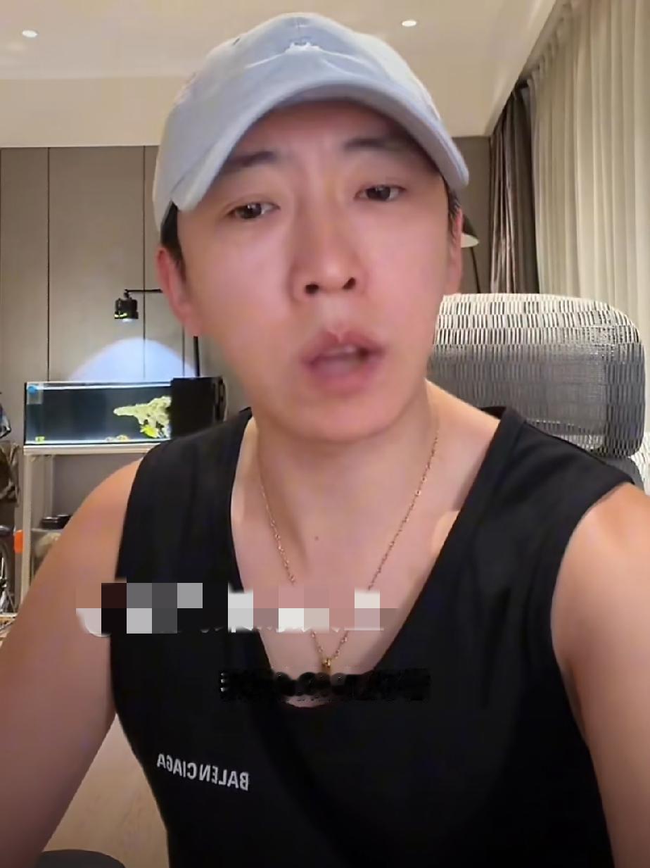 网友问留几手：“你觉得是热巴好看还是娜扎好看？”留几手：“我觉得娜扎好看，娜扎比