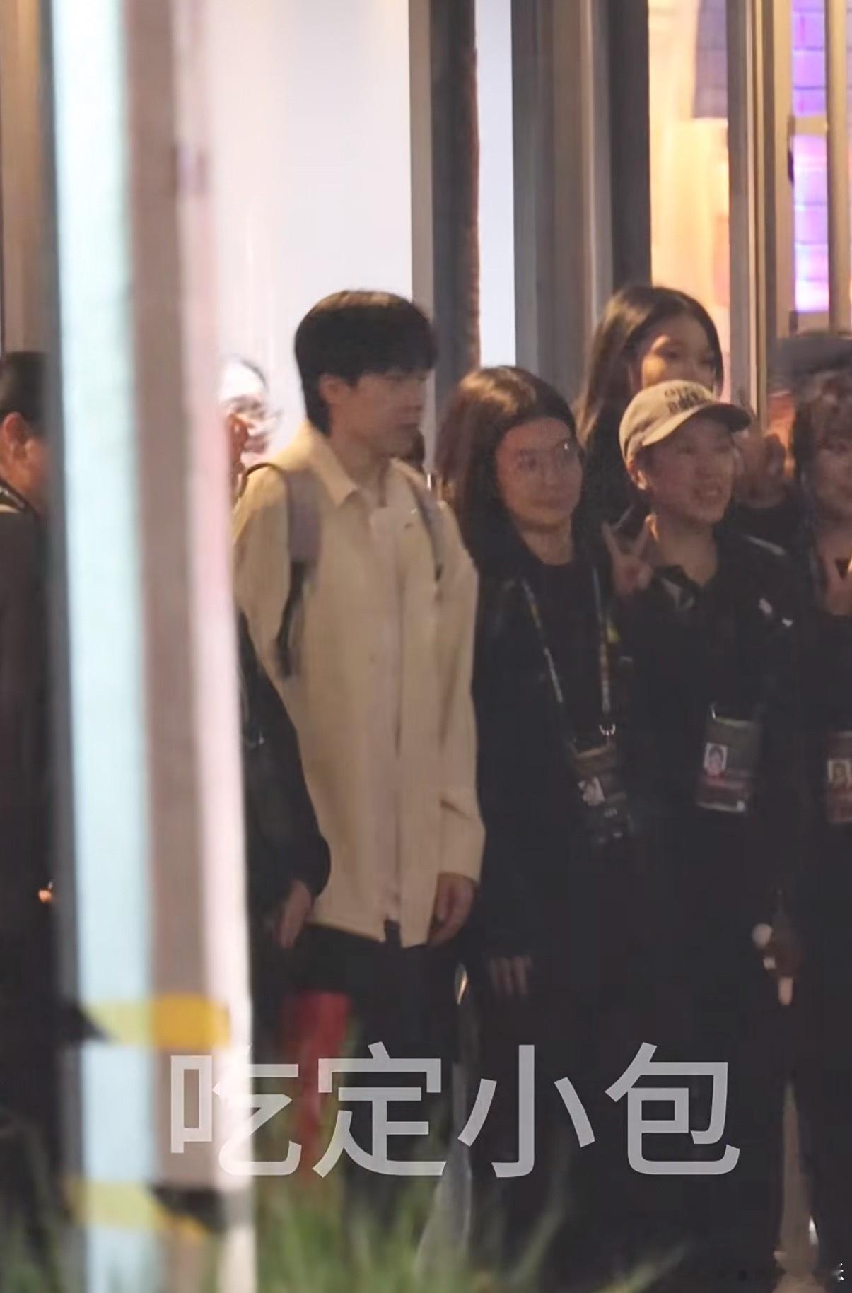 背书包下班真的好反差萌 宝宝回家多吃饭好瘦好瘦🥺🥺 