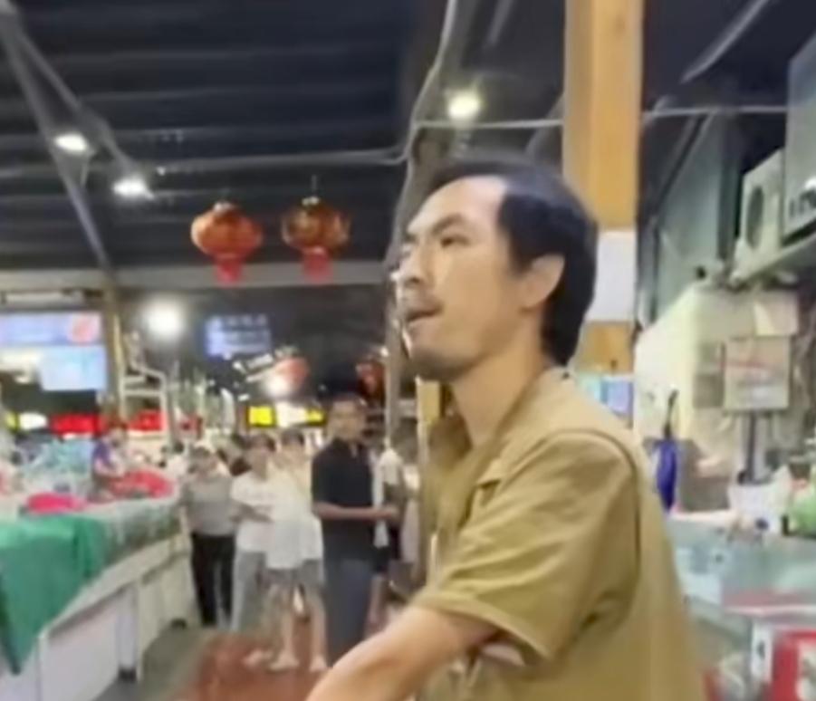 打假网红“铁头”被判了8年，距离他揭发了三亚海鲜市场的“五两秤”，这才过去几年，