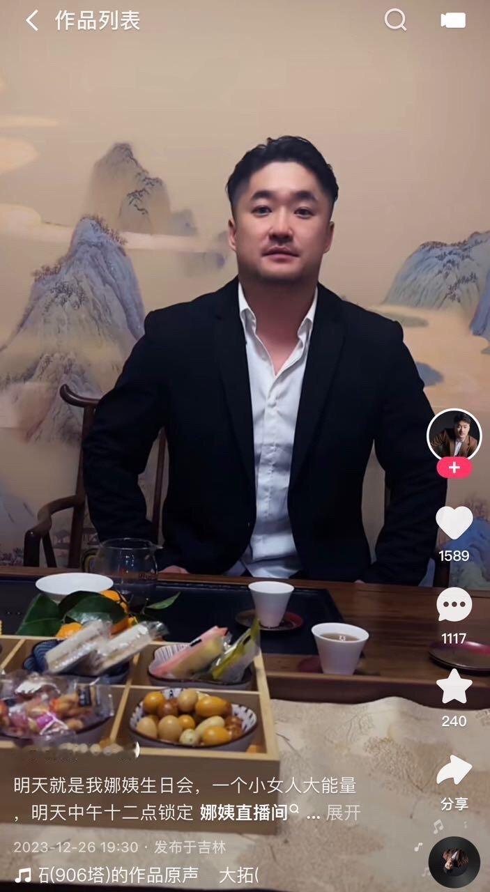 #千万网红团队成员约架致一人身亡#这两个人，图1把图2🔪了…冲动是魔鬼 ​​​