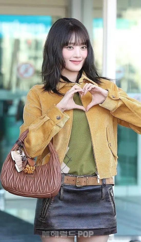 同一件衣服还是刘浩存穿的更好看点 ​​​