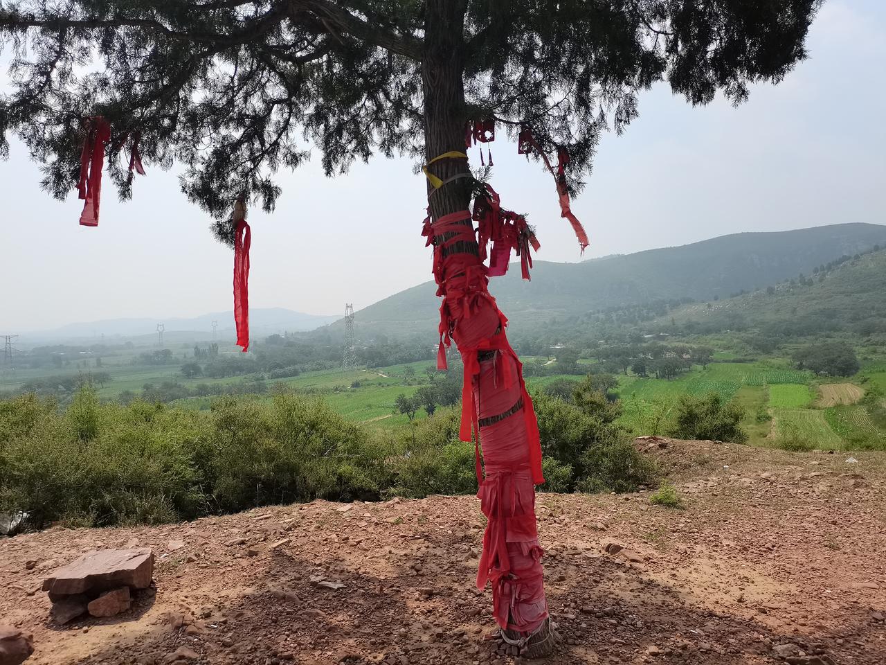 著名网红打卡点
消息树
大渡槽
在邢台西部山区
著名免费徒步路线
皇马线上
有几