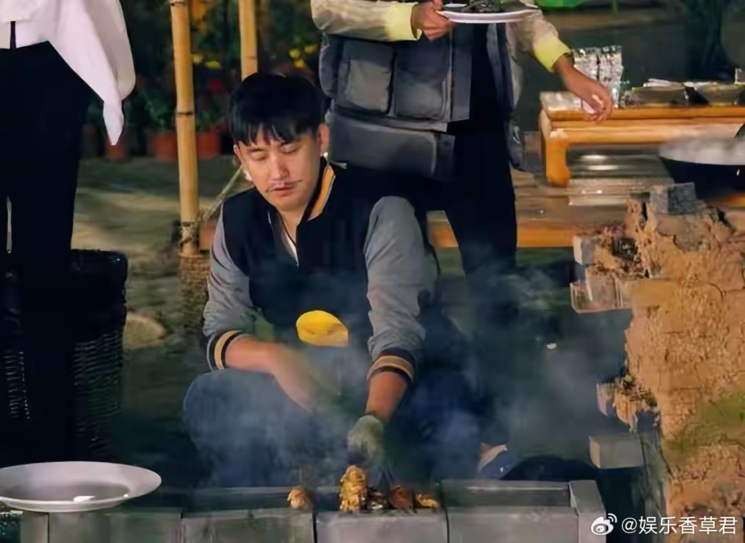黄磊回应做饭不好吃面对如潮水般铺天盖地涌来的调侃，黄磊此番的回应，着实出乎众多人