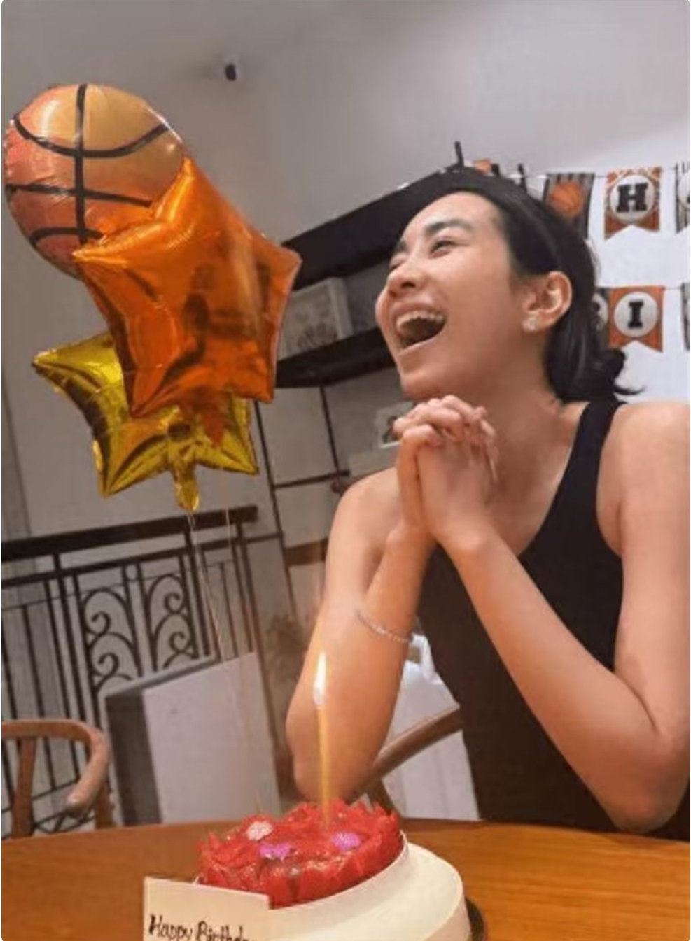 香港女星独栋豪宅曝光！嫁富豪生三个小孩，淡出娱乐圈变全职阔太 