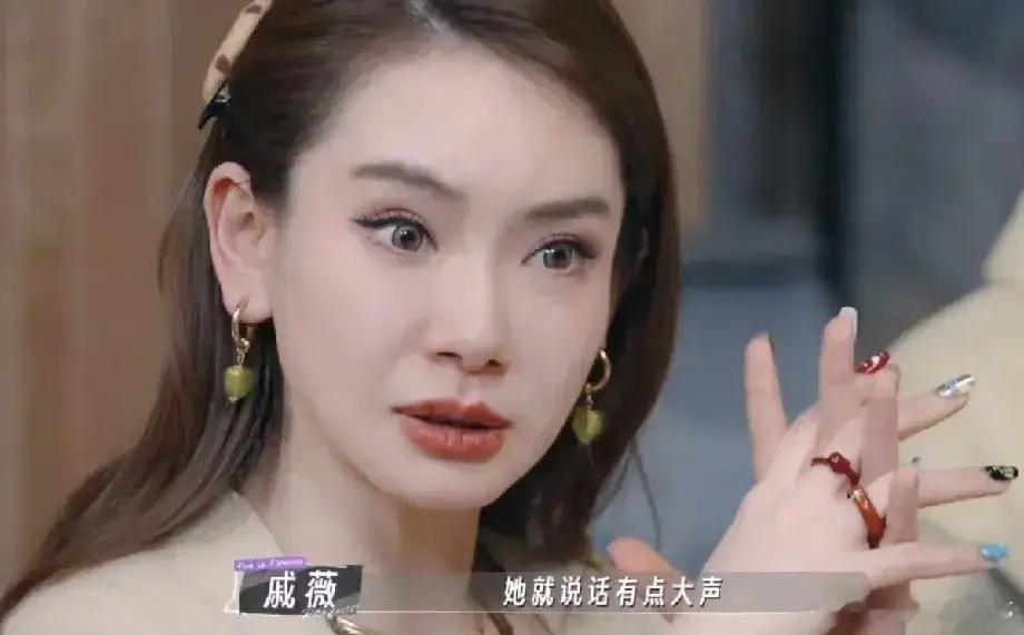 李承铉因为弟弟凶Lucky戚薇说她女儿Lucky被爸爸李承铉骂了，就因为说话声音
