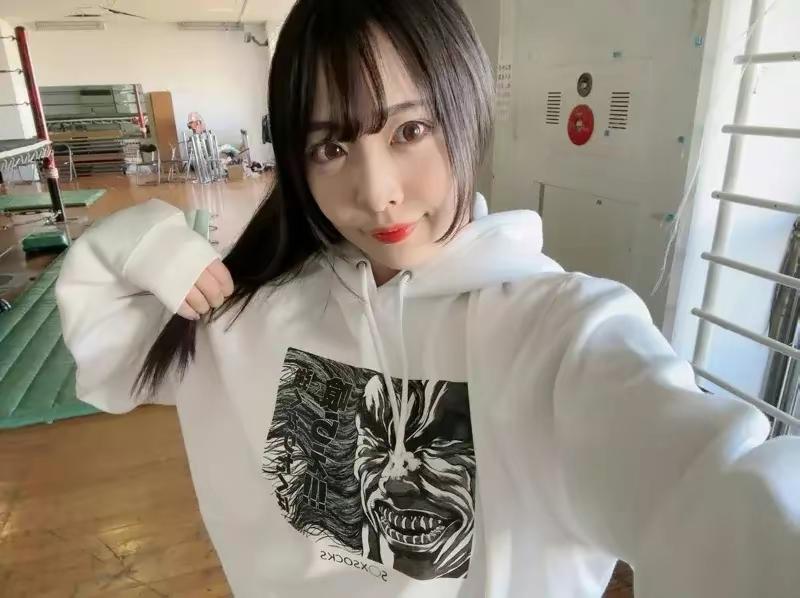 日本女孩与田美咲21岁考进日本警察学校，毕业后，被分配至基层警察局。
2020年