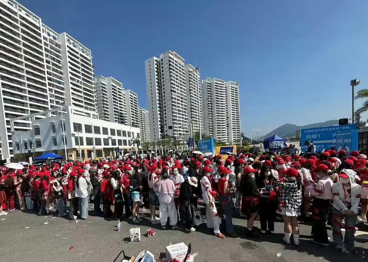 苏新皓红遍三亚苏新皓新音第二天人气苏新皓新音第二天人气，红遍三亚，