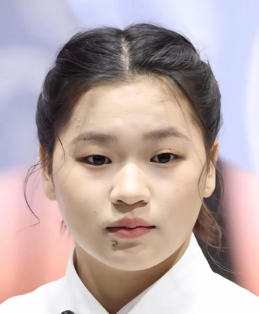 全红婵饿到看队友脸像包子的那天，体重超了0.1公斤。
每天称3次体重，精确到0