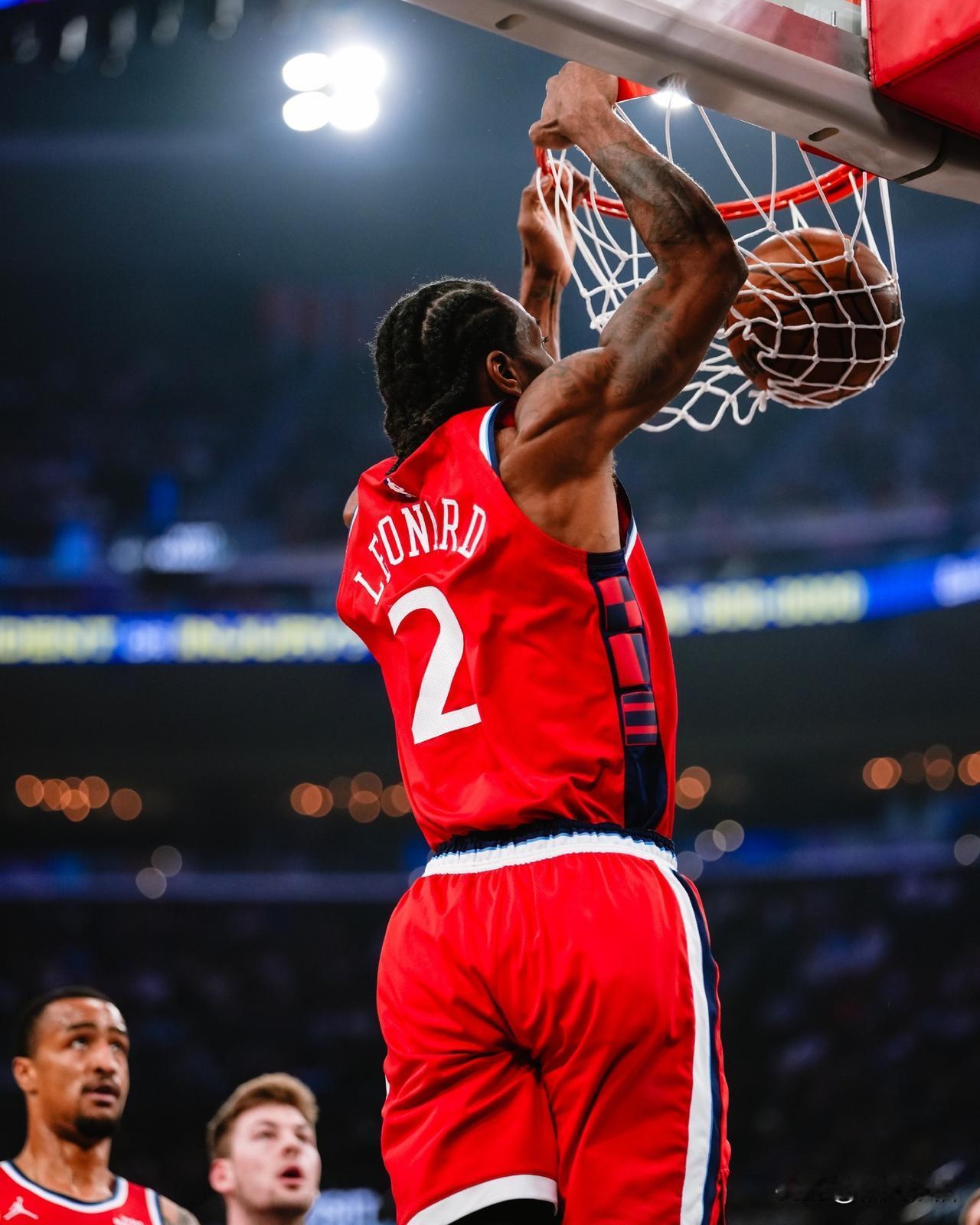 过去14场比赛快船取下12胜2负，同期战绩排名联盟第一，快船也因此已经杀进附加赛