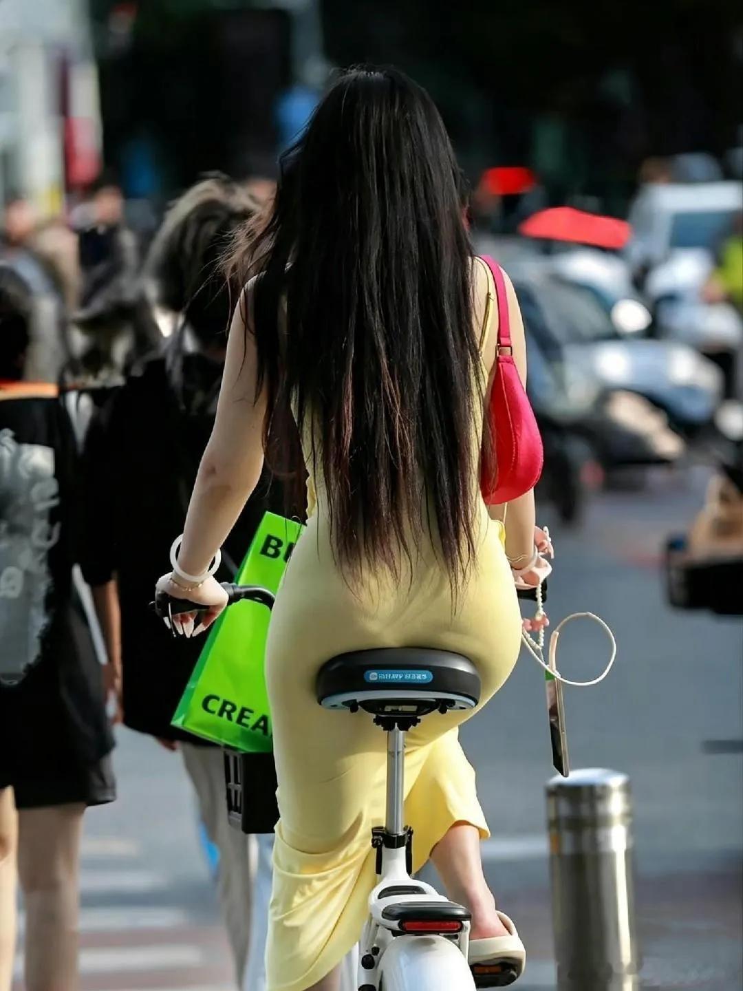 时尚穿搭今天穿什么ootd 蛋黄派女猪脚 