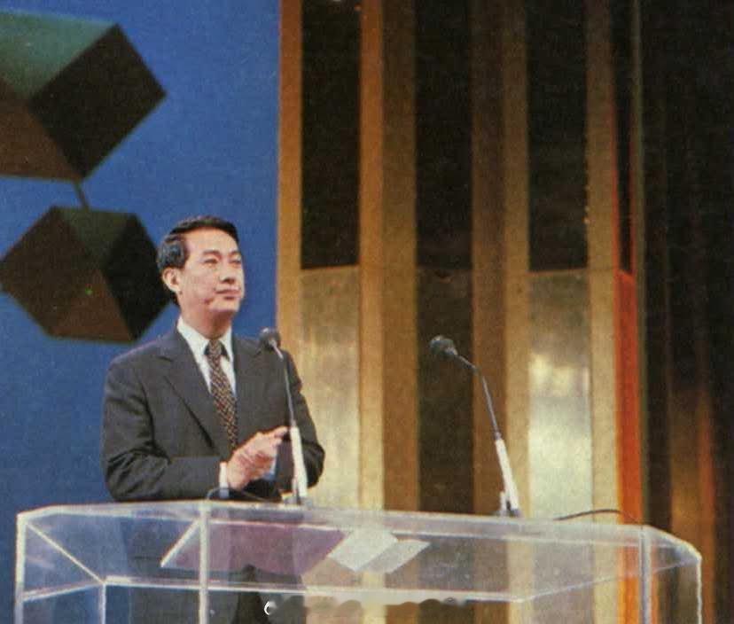 1981年5月16日， 金钟奖颁奖典礼。（FB）邓丽君邓丽君金钟奖金钟奖三毛三毛