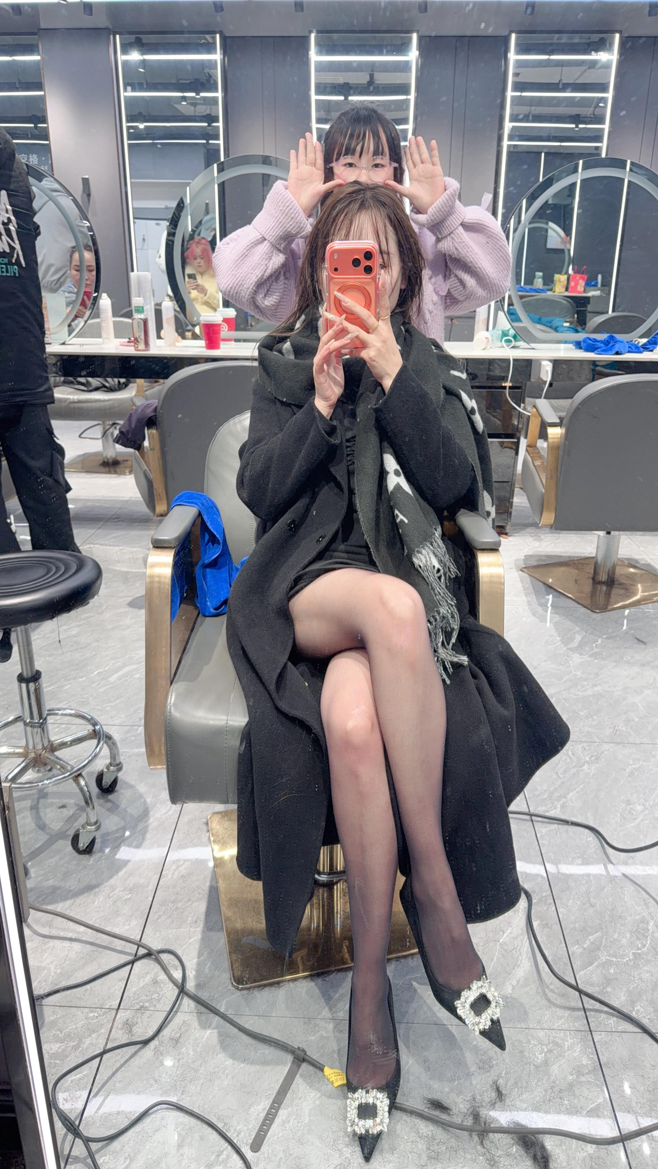 我想，自己这一页， 应是明媚自由，步履生花， 我细数  我珍重， 那就...