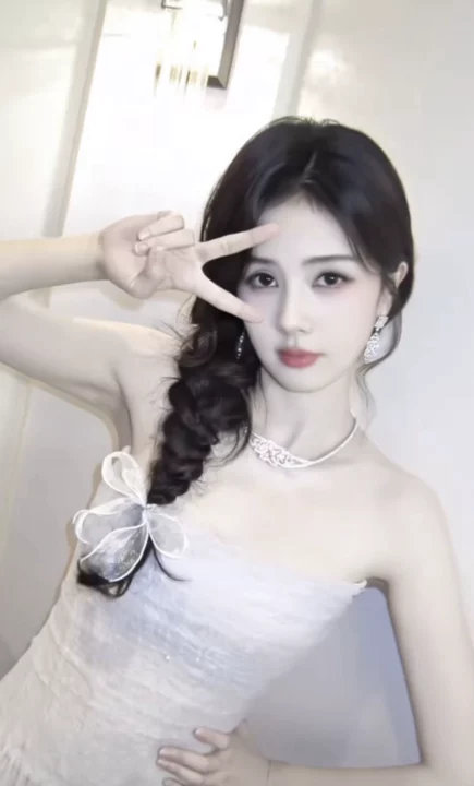 呵呵拍白鹿呵呵又来给白鹿拍照片啦~呵呵给白鹿拍的照片依旧是我和闺蜜拍照的样子哈哈