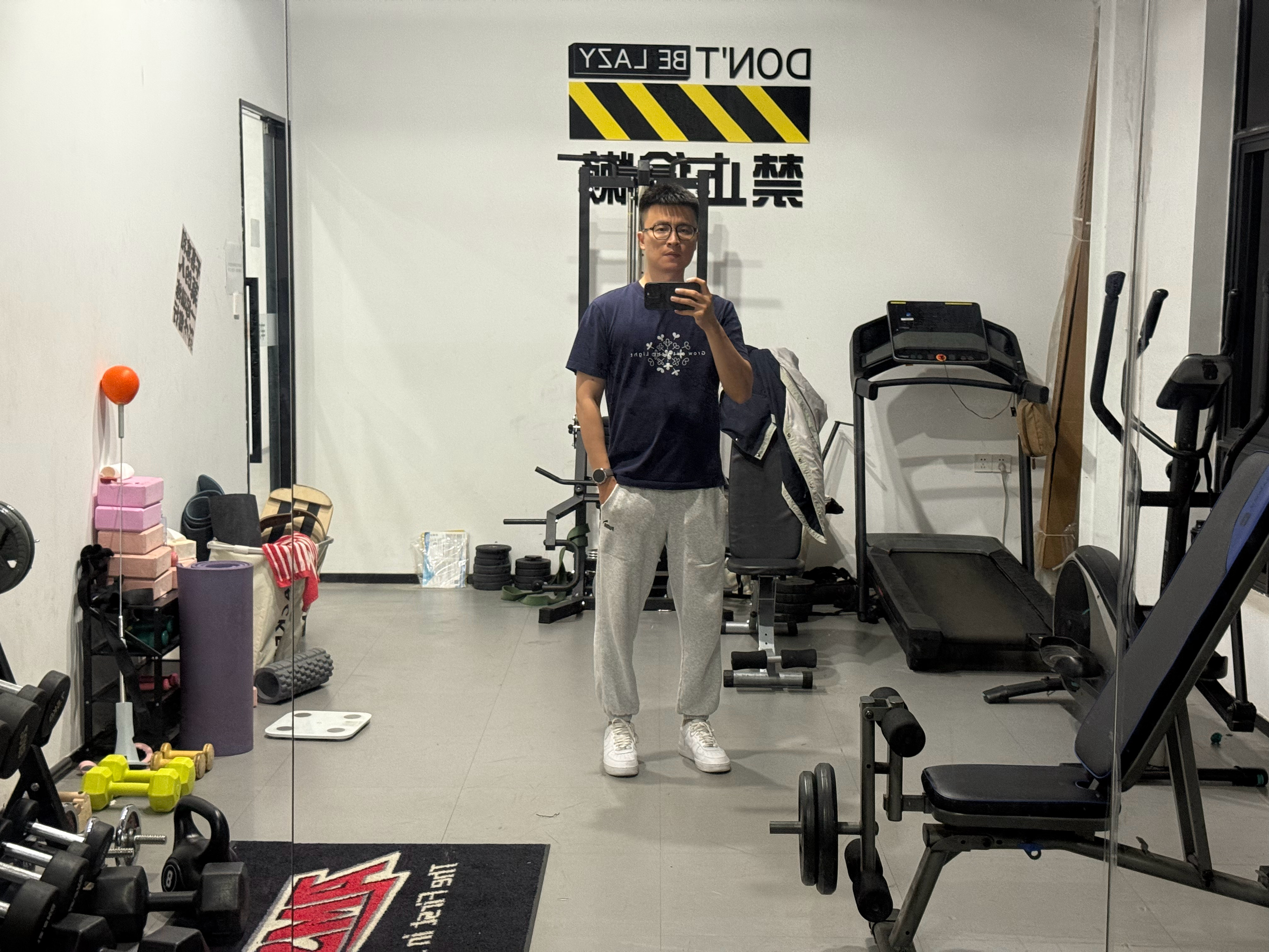 2025.12.19  健身房打卡 第三十二次，我咋感觉这个镜子，像是商场试衣间
