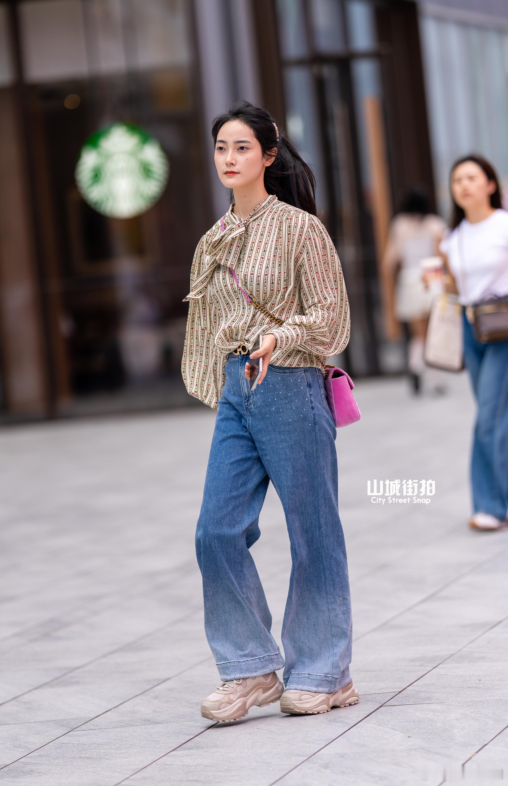 阴天拍照太平，没光影~ ​​​