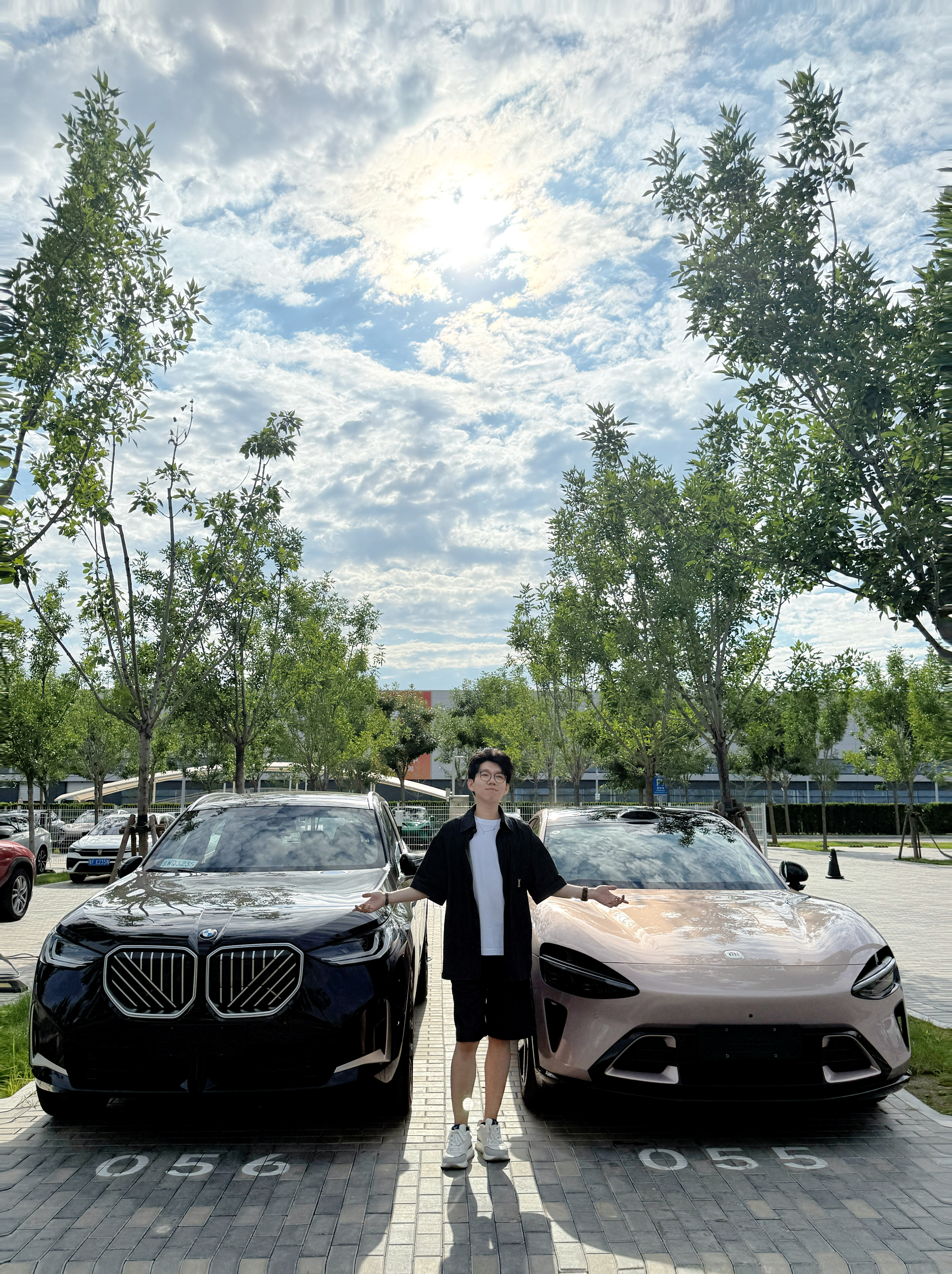 两天提两辆车还不能开心开心了？我女朋友非说我装逼……[doge] ​​​