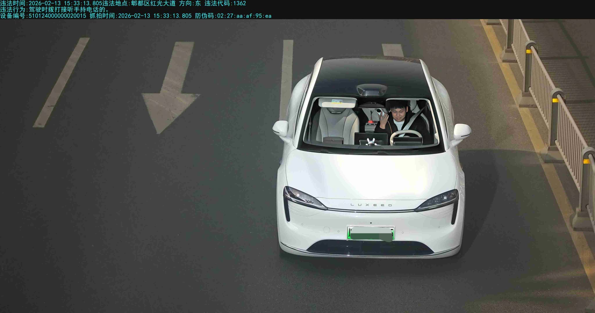 花钱拍的就是好看，也不知道聊什么，这么开心