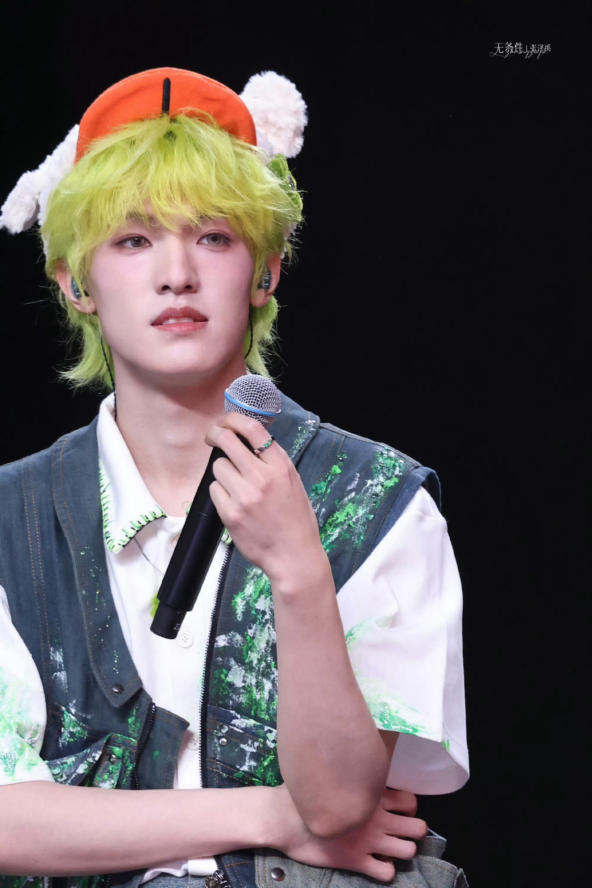 张泽禹solo舞台设计 鲸鱼是孤独的，歌声是滚烫的。这个反差设计得太妙了，看完眼