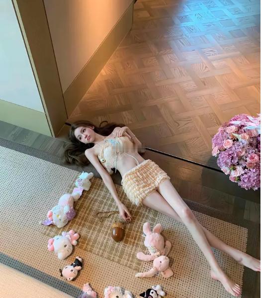王思聪的女朋友，瘦的像个假人