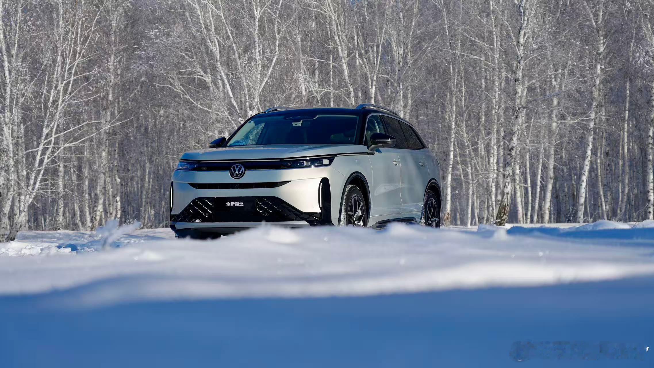 今天有风 很冷 感受到了-35的威力 差点把耳朵冻掉了…雪地穿越 遇到两波硬派越