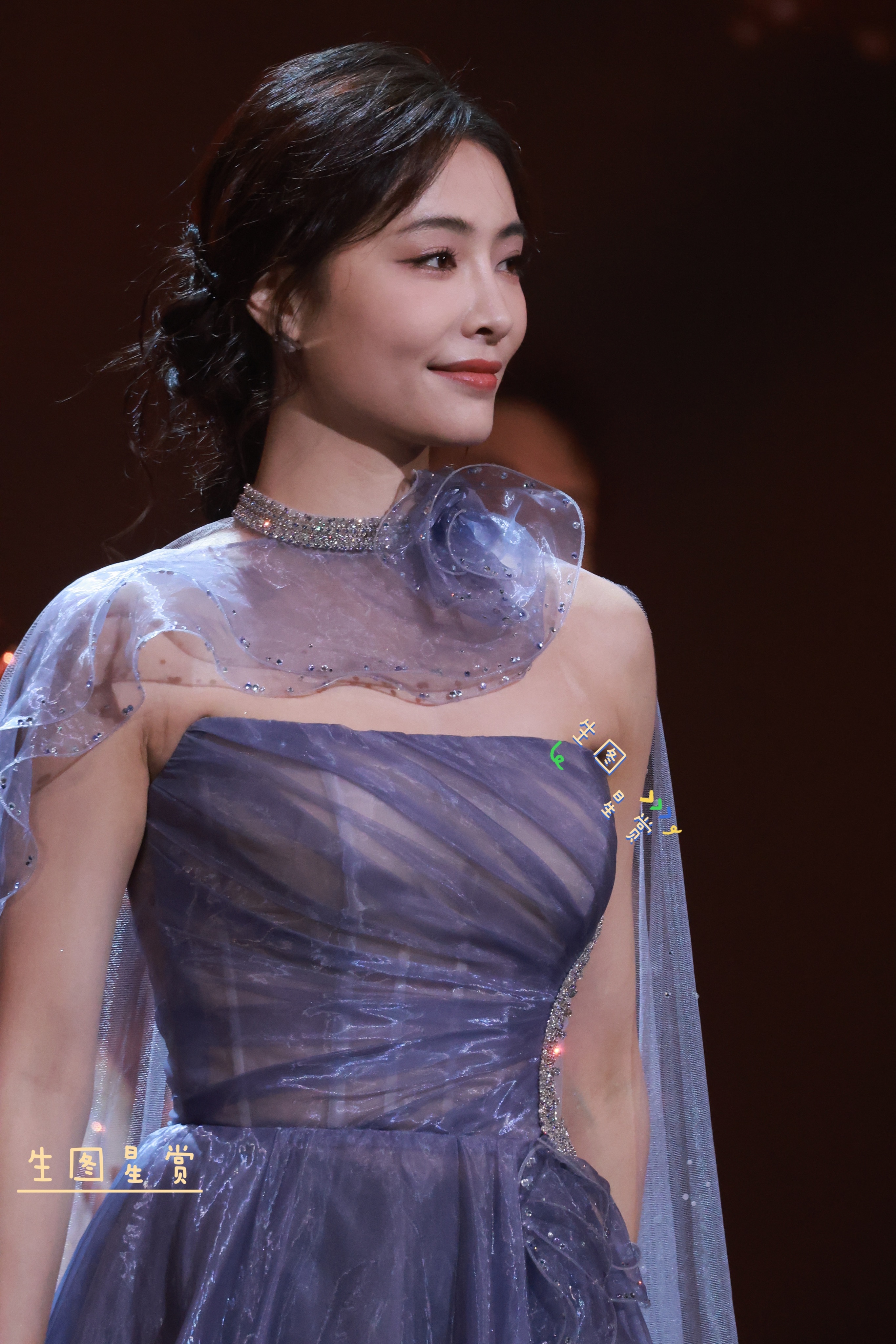 许佳琪×浙江国际青年电影周蓝色妖姬kiki，舞台上全然放光彩🔮许佳琪[超话] 