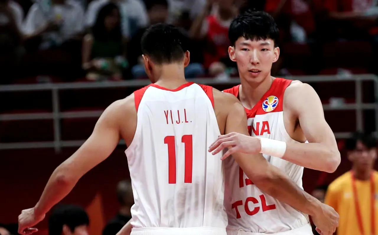 周琦和王哲林把中国男篮的传统内线优势给打没了，中国男篮从此再无移动长城！

中国