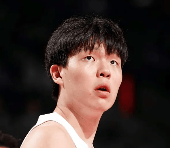 杨瀚森：和对手笑呵呵的他们就不知道我在想什么&还带点嘲讽