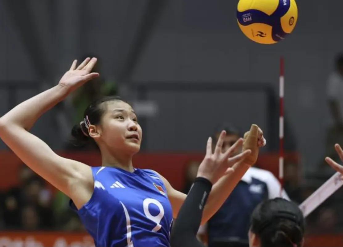 女排小将王奥芊又美又能打，好好培养吧。
和泰国队的比赛，中国女排的球员们表现都很