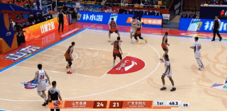 诶，胡明轩刚刚那球传得不错，王洪泽终结也不错。山东男篮vs广东男篮
