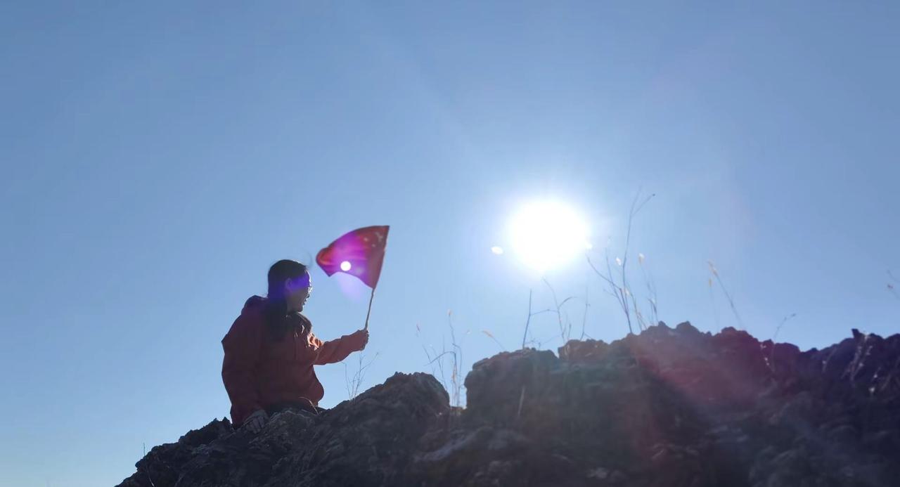 少与人纠缠，多亲近大自然，去徒步吧，保证让你累得死去活来……