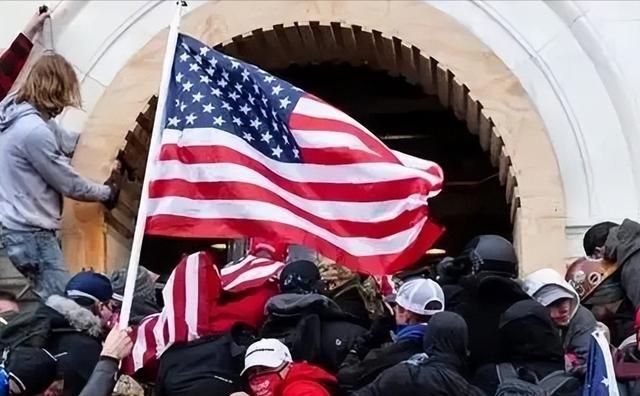 美国要是解体了，下场一定比苏联惨上百倍！说实话，解体之后美国文明估计直接倒退10