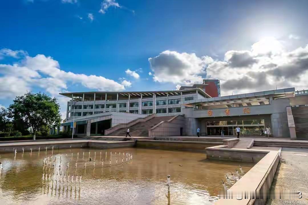 再见，青岛理工大学费县校区！
坐落于费县的青岛理工大学校区，搬迁至枣园已是确定之