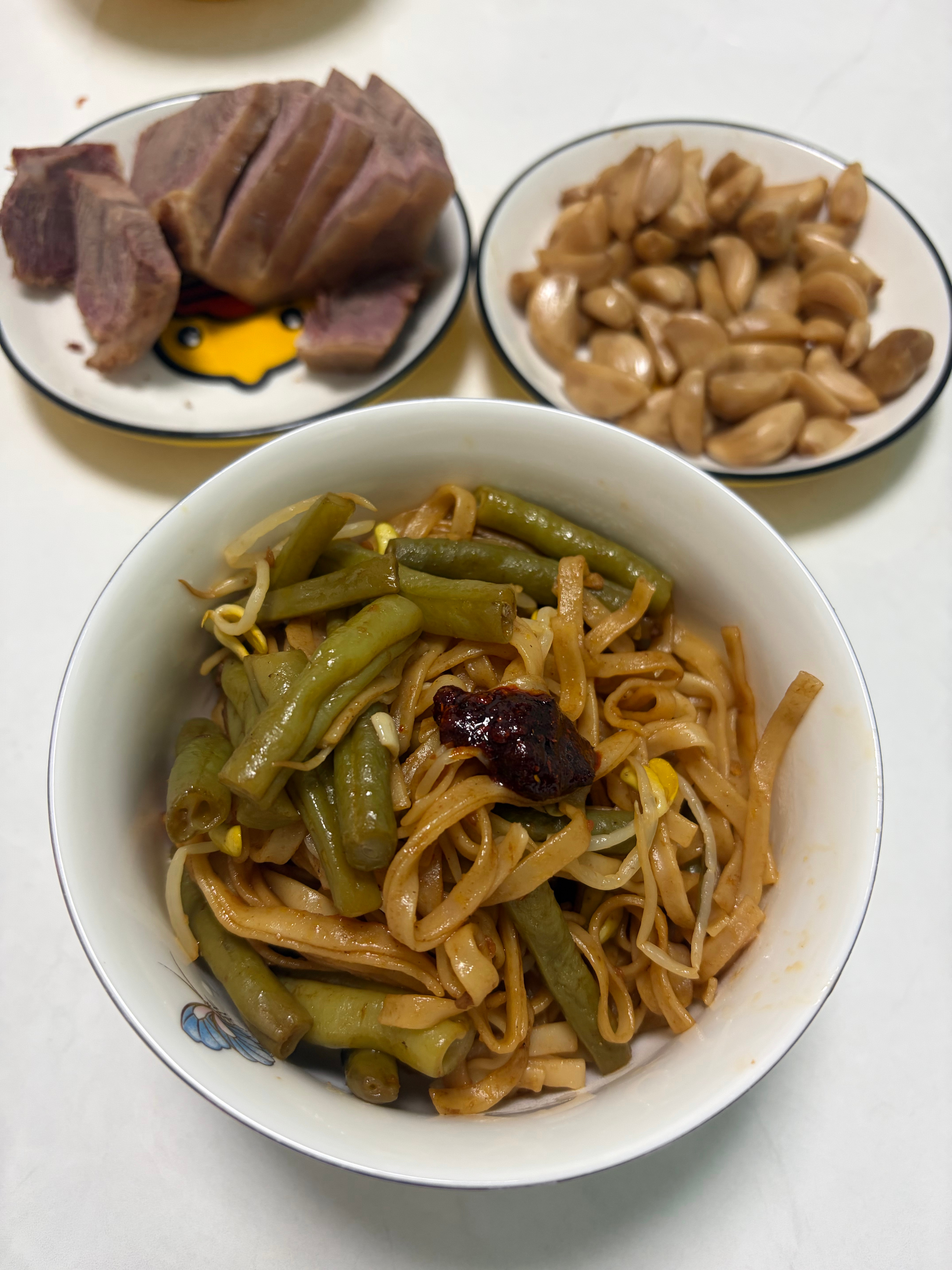 蒸面条你们都吃过没[笑哈哈]搭配糖蒜一吃一个不吱声 ​​​