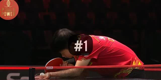 孙颖莎的发球，不是靠运气，是靠手上的功夫硬生生练出来的。
一帧一帧看，转得像陀螺